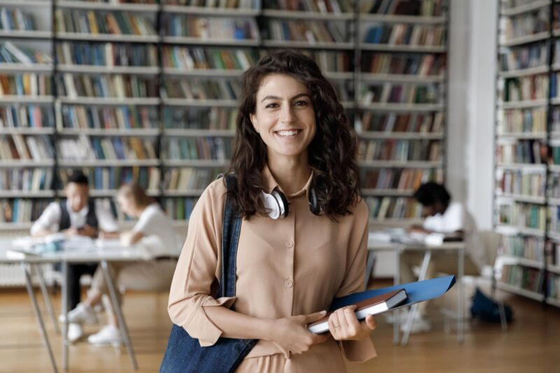 Viele angehende Studierende bereiten sich Monate auf den MCAT vor.